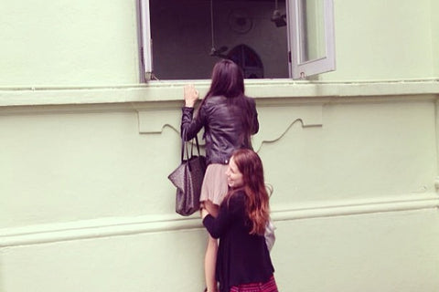 MISCHA Travel Diaries #090 - Peek-a-Boo